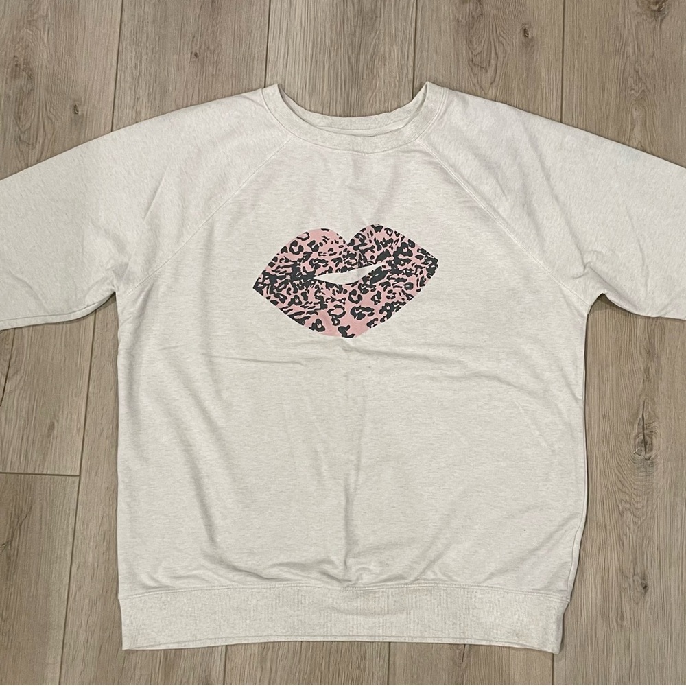 WildFox Woman’s Pullover Long Sleeves and Pink Leopard Lips